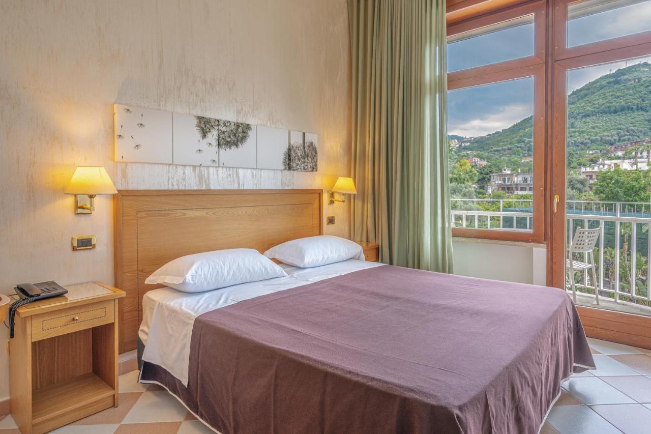 Grand Hotel Moon Valley Vico Equense Extérieur photo