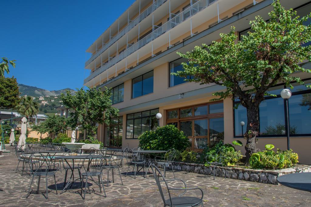 Grand Hotel Moon Valley Vico Equense Extérieur photo